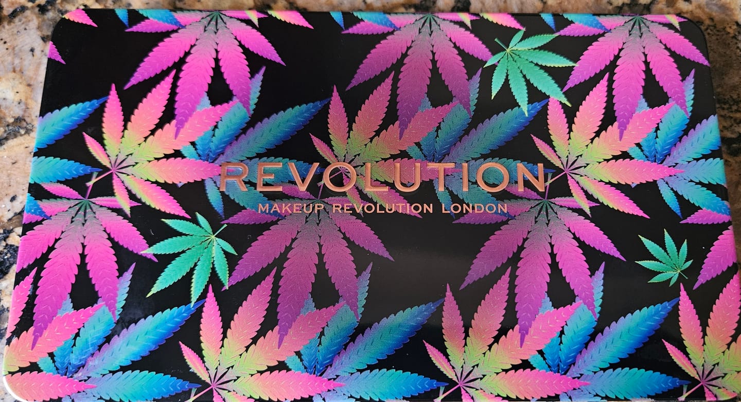 Customer photo review of Revolution Chilled Eyeshadow Palette with Cannabis Sativa Seed Oil (36 Pcs Lot)