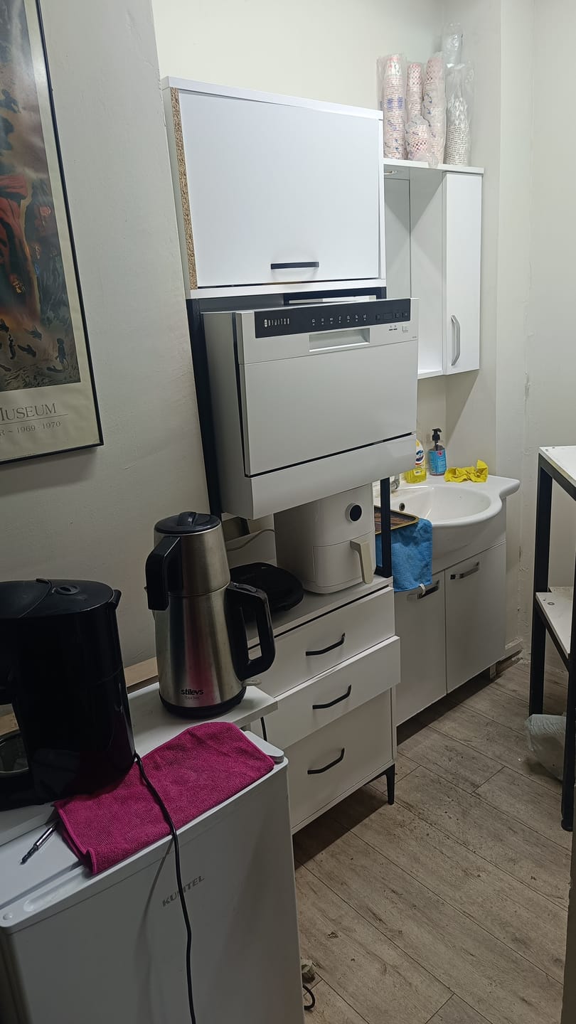 Customer photo review of Rani JE135 Çok Amaçlı Dolap 1 Kapaklı 3 Çekmeceli Kiler Mutfak Dolabı Beyaz