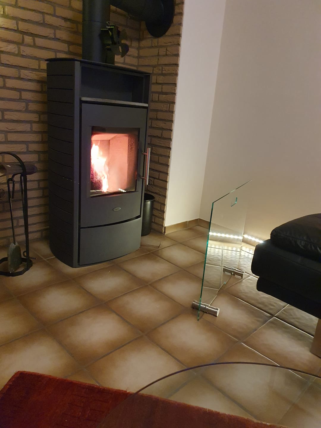 Customer photo review of Kaminschutzgitter aus Spezial-Sicherheitsglas, Hitzeschutz Funkenschuztgitter aus echtem ESG-Glas