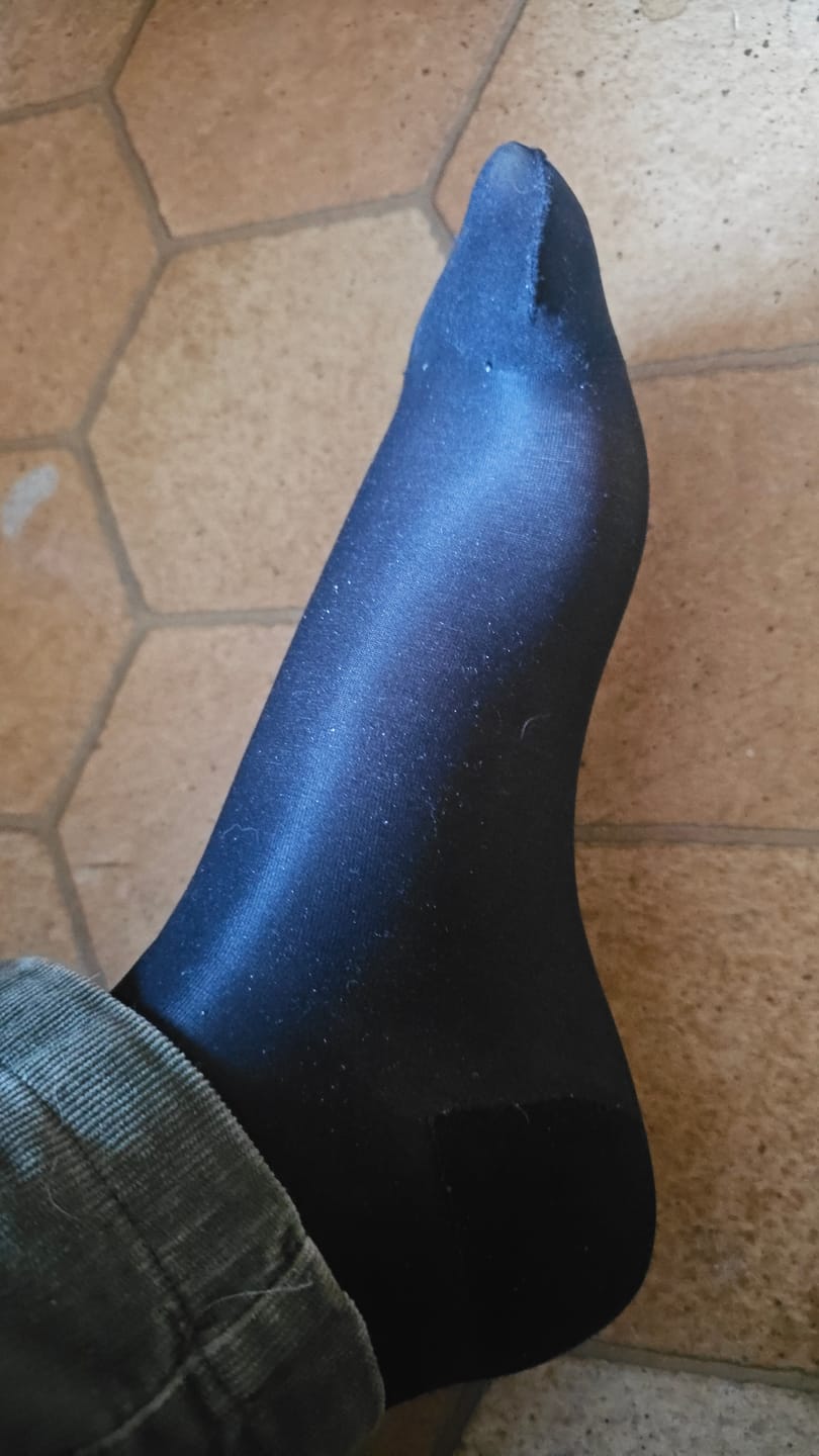 Customer photo review of Essential Compression Socks White