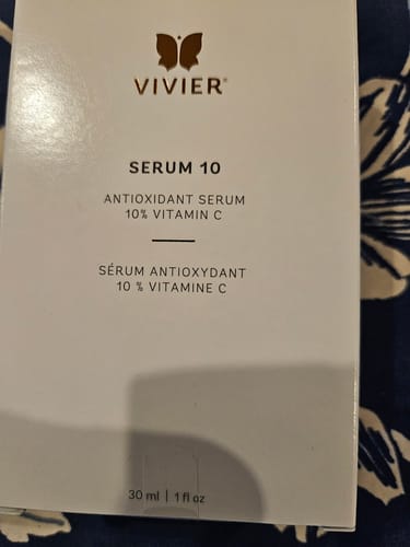 Customer's close-up of the white box for Vivier Serum 10.