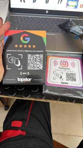 Customer photo review of Expositor Reseñas Google NFC y QR