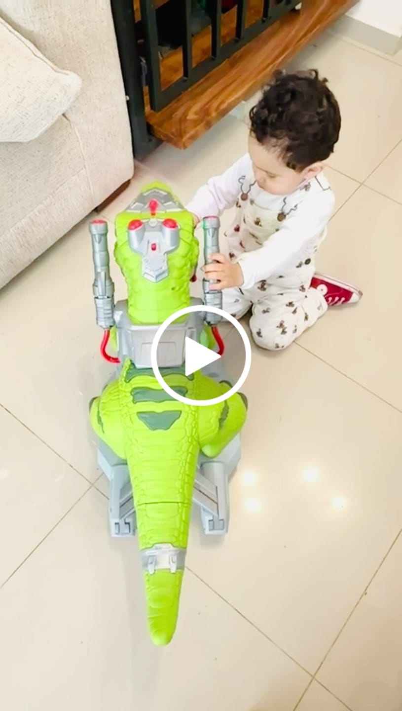 Customer video review of DINOSAURIO MONTABLE CON RUEDAS
