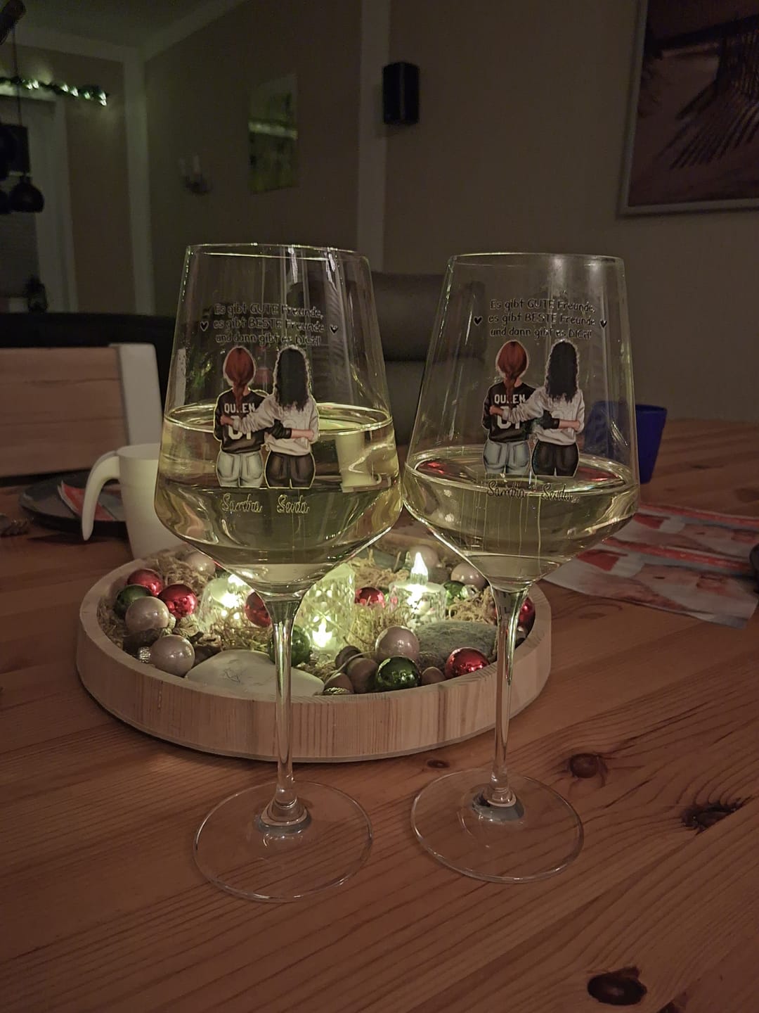 Customer photo review of Besties für immer - Personalisiertes Weinglas für Besties mit Illustration