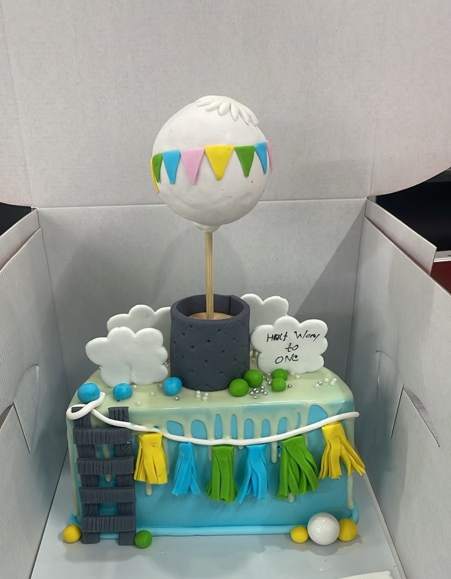 Customer photo review of Balloon 6 Months Cake