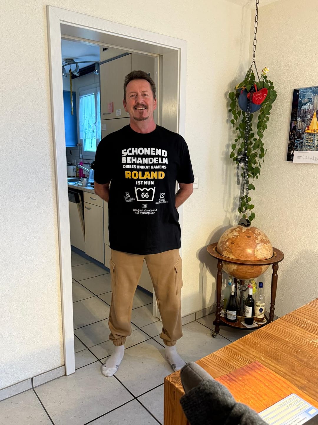 Customer photo review of Lustiges Geburtstags Shirt - Schonend Behandeln - Personalisierbares Herren T-Shirt