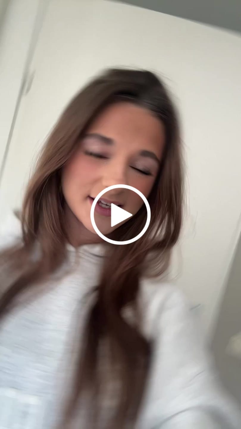 Customer video review of GATED COMMUNITY HOODIE LIGHT GREY