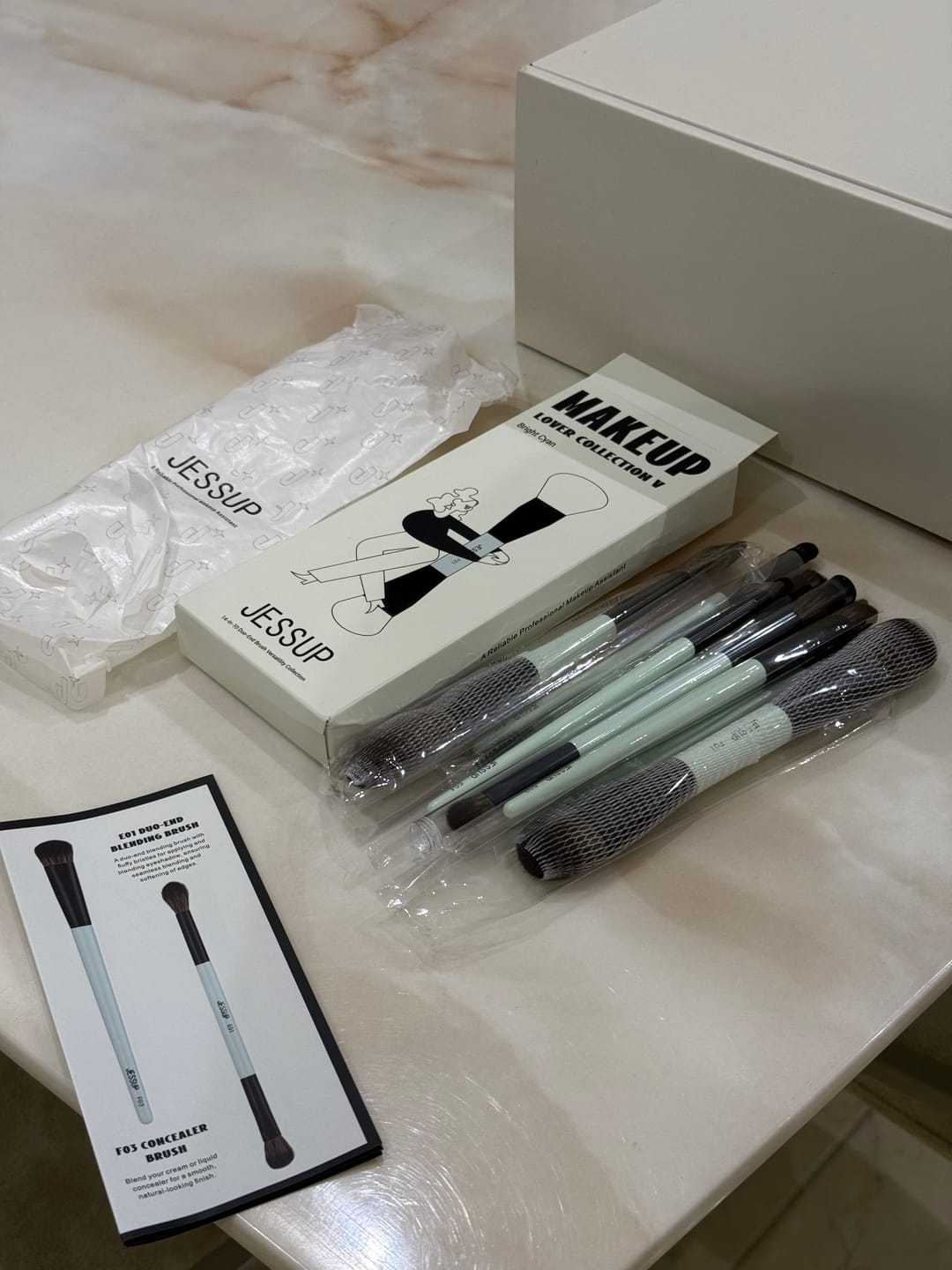Customer photo review of 14-in-10 Duo-End Brush Versatility Collection T500
