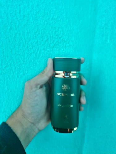 Reseña con foto de un cliente sobre Perfume Maison Alhambra Sceptre Malachite 100ml edp Unisex