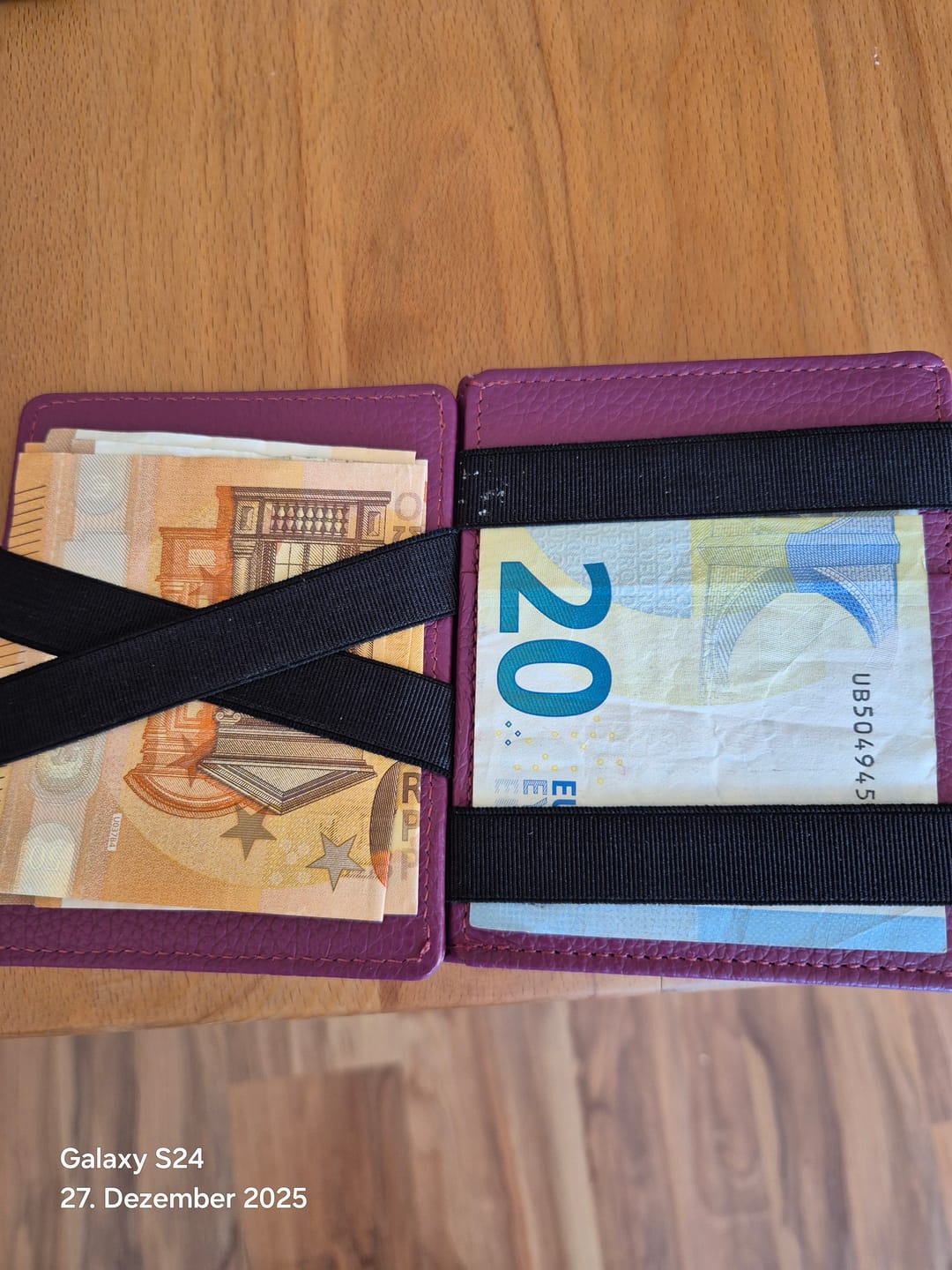 Customer photo review of Flap Boy Ladies Edition - Magic Wallet with Coin Pocket