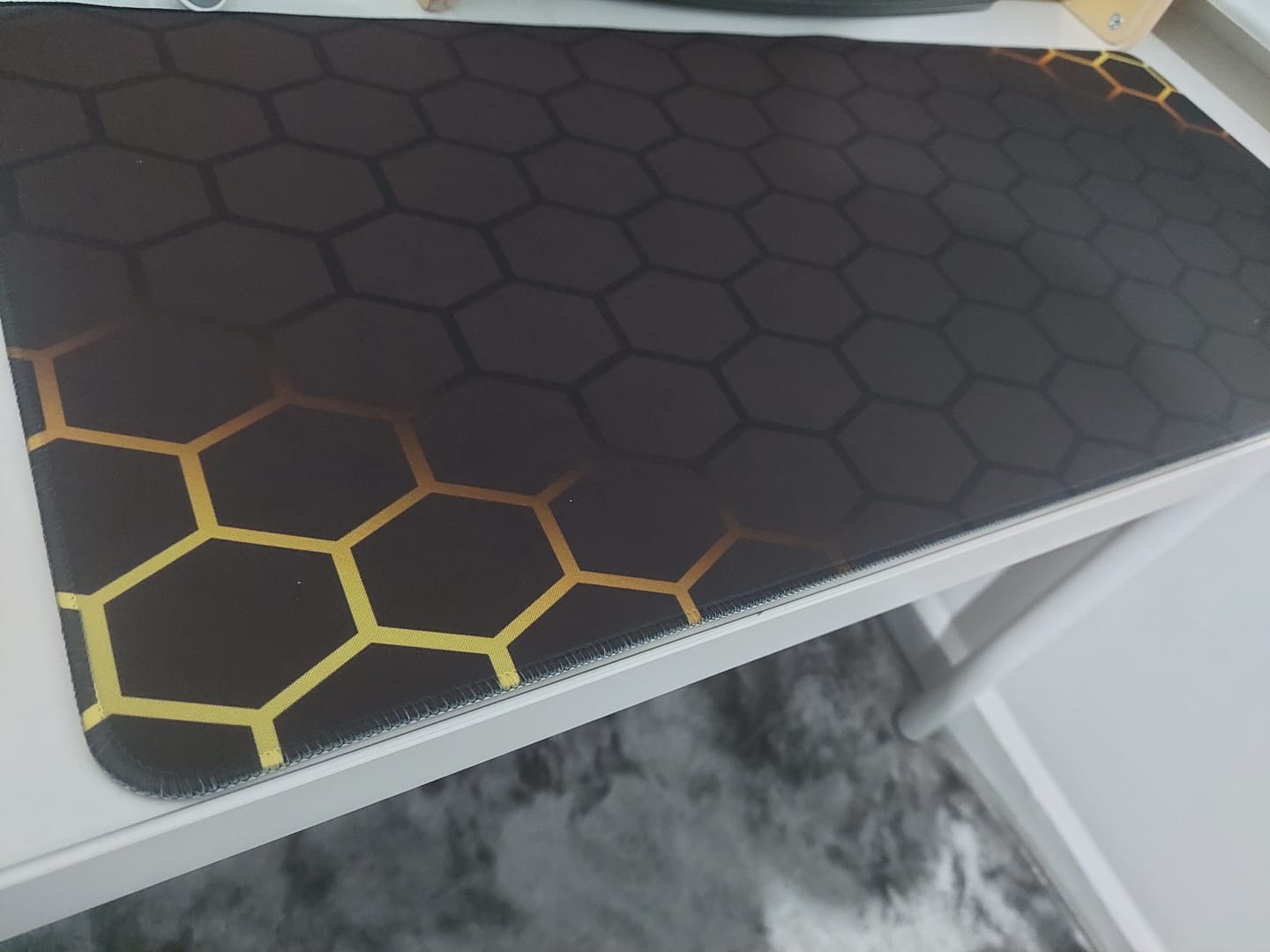 Customer photo review of Honeycomb  DESK PAD