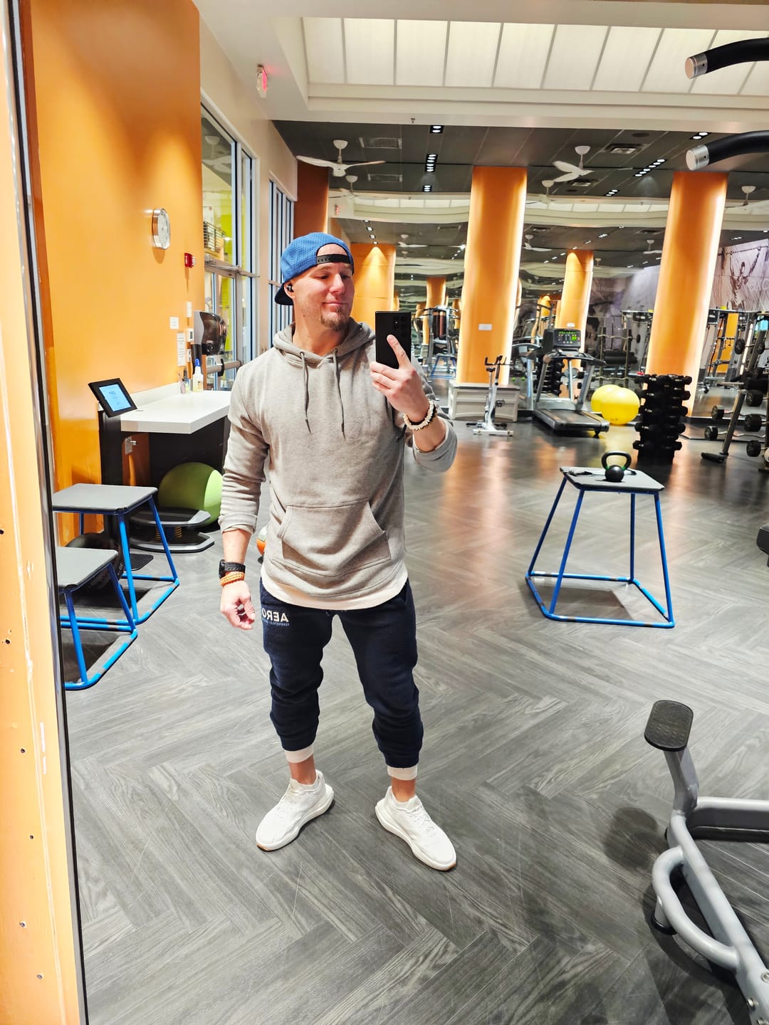 Customer photo review of 021 ESSENTIAL DROP-CUT HOODIE