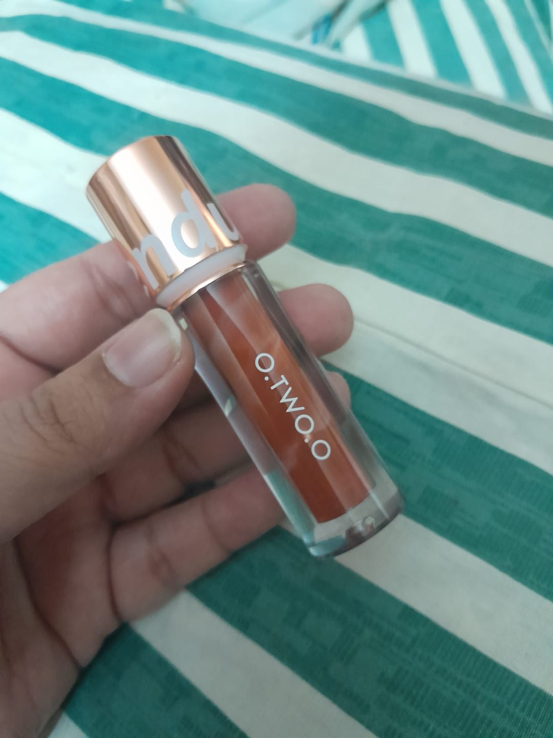 Customer photo review of O.TWO.O ULTRA STAY LOLEPOP LIPSTICK