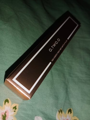 Customer photo review of O.TWO.O HIGH ENERGY HEAVY MIST MATTE LIP GLAZE