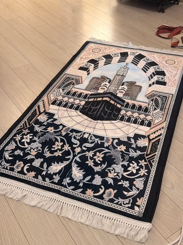 Customer photo review of Floral Kaaba  Padded Prayer Mat