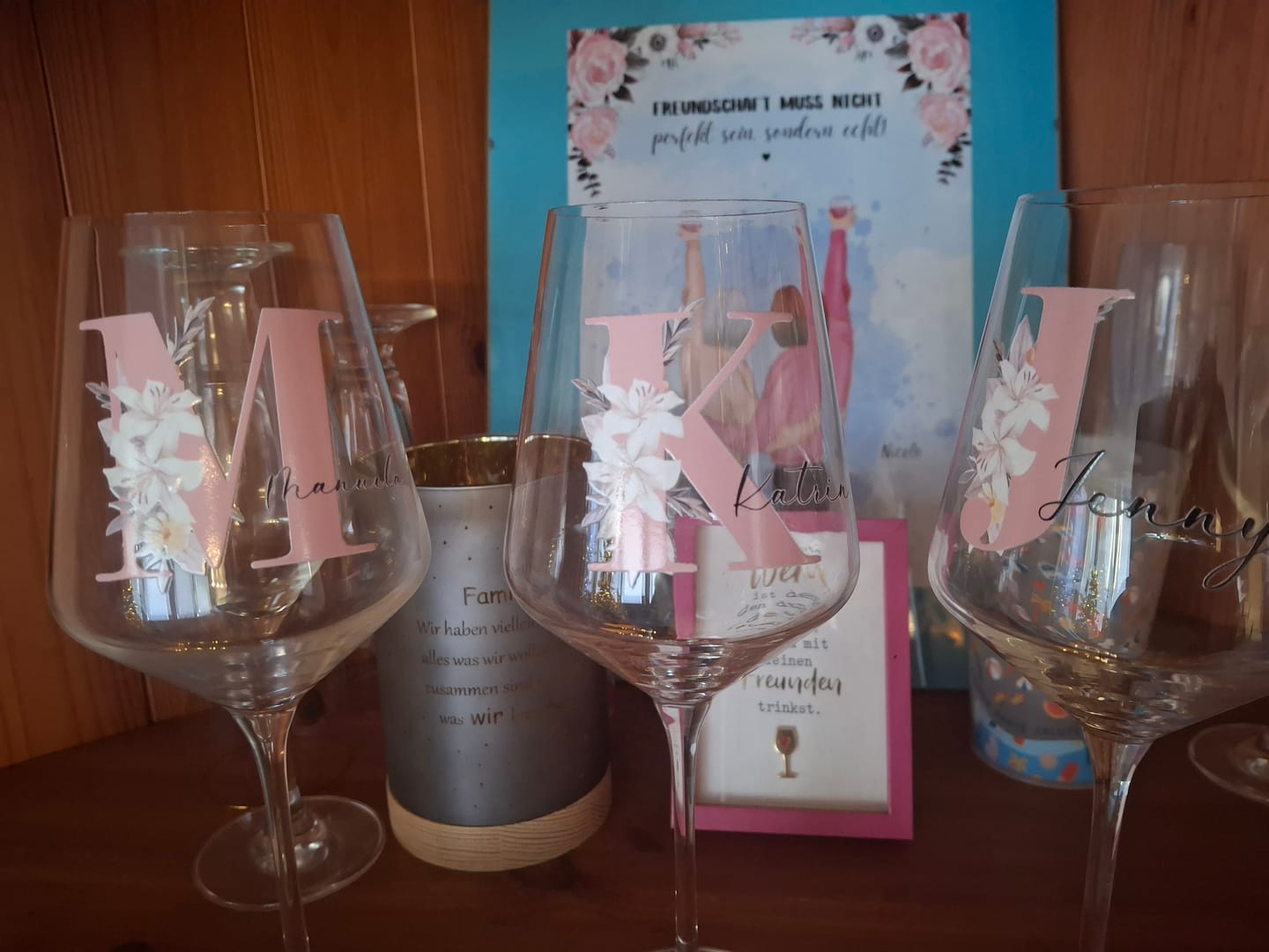 Customer photo review of Blume - Personalisiertes Weinglas mit Initiale und Namen für Dich und deine Freundinnen
