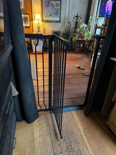 Customer photo review of FairyBaby 40" Extra Tall Auto Close Big Dog Gate