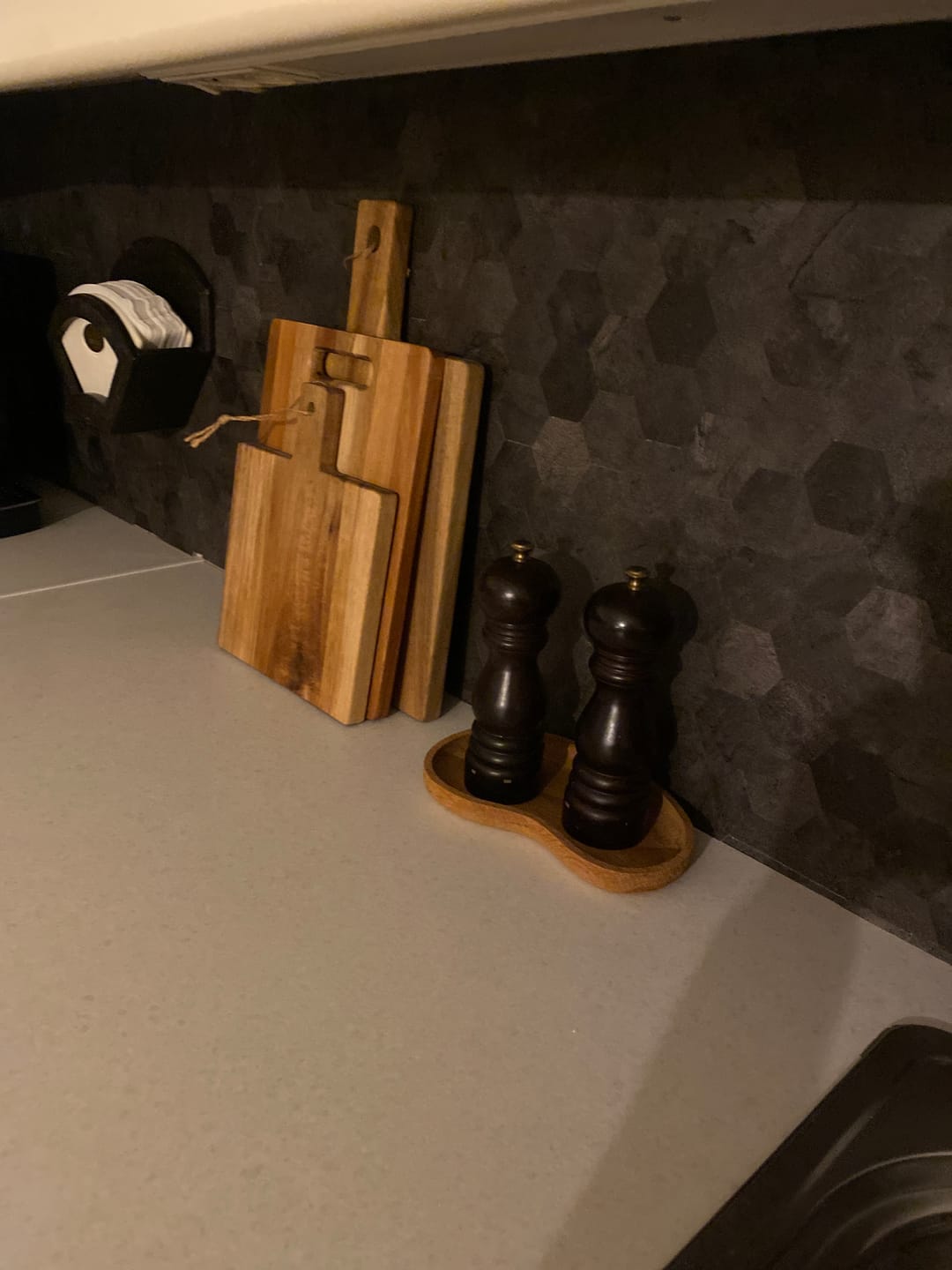 Customer photo review of Hexagon mørkegrå betong selvklebende veggfliser