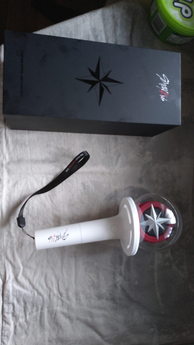 Customer photo review of Stray Kids - OFFICIAL LIGHT STICK VER.2