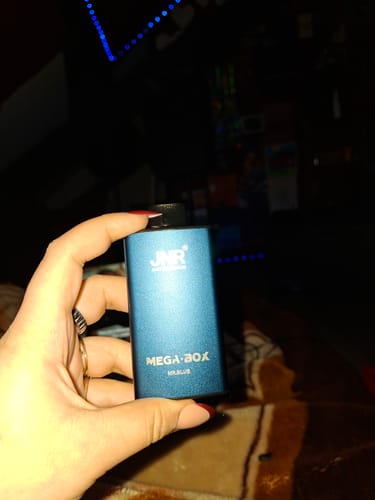 Customer photo review of JNR - Mega Box 25K bouffées - 2% de Nicotine - Puff Jetable / Vape Disposable