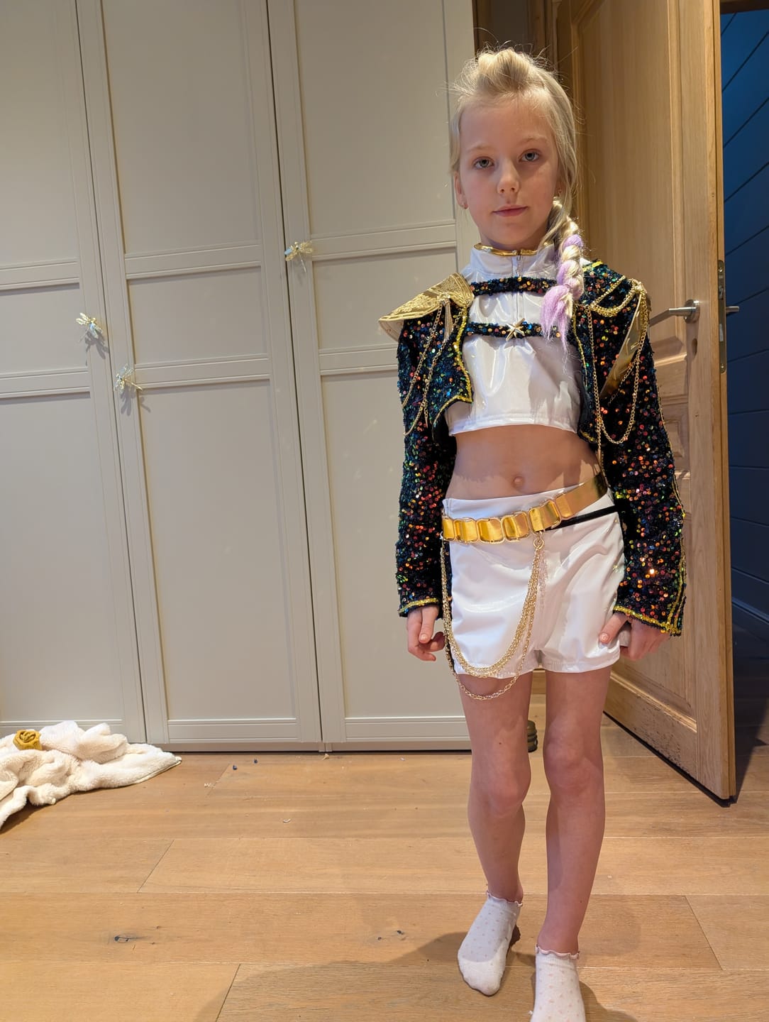 Customer photo review of Enfant Rumi Mira Zoey Golden Tenue Noire Cosplay Costume
