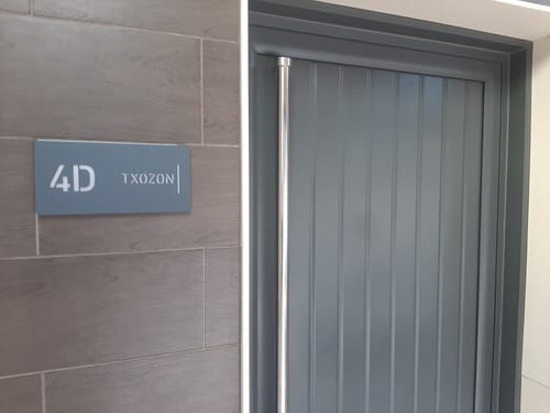 Customer photo review of Numero civico e testo modello Stencil Horizontal