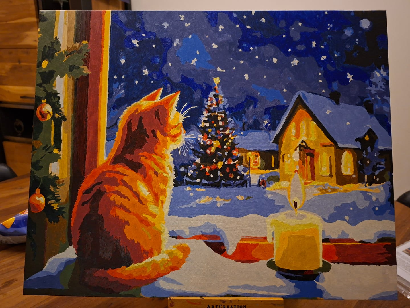 Customer photo review of Kat bij het raam tijdens kerstmis