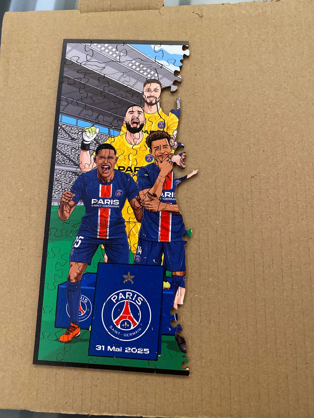 Customer photo review of Équipe Paris Saint-Germain® "Triplé Historique" – Puzzle en Bois
