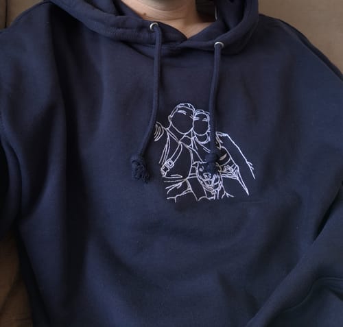 Customer photo review of Hoodie Retrato Line Art Personalizável
