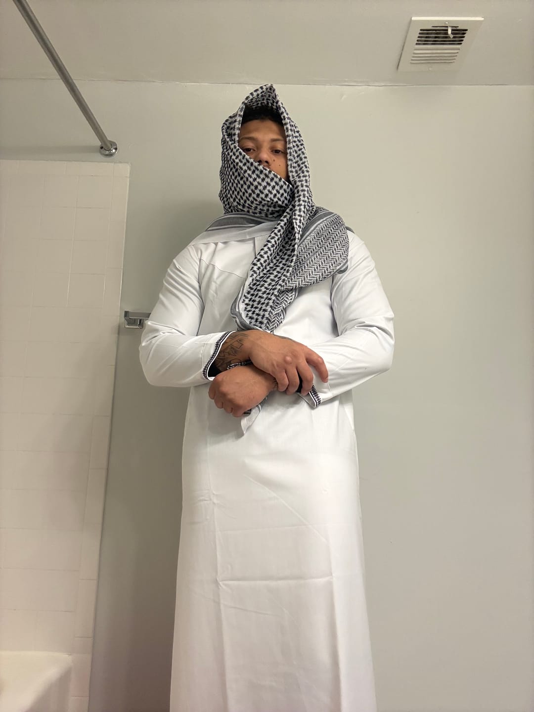 Customer photo review of Luxury White & Black Omani Thobe