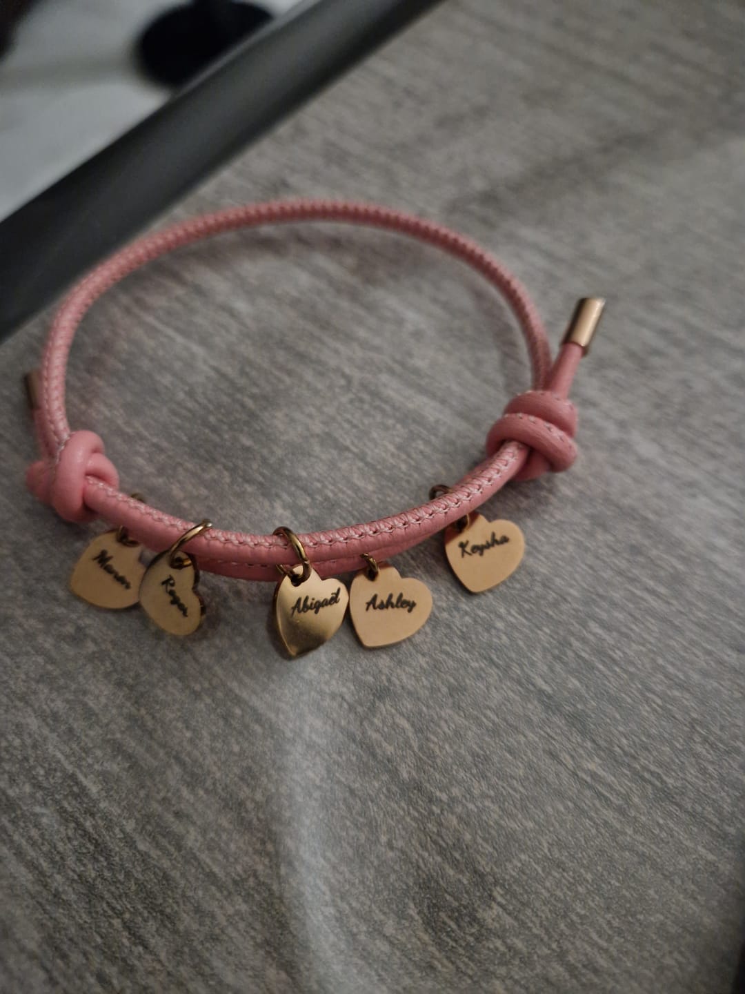 Customer photo review of Amis - Bracelet en cuir personnalisé