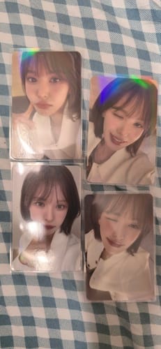 Customer's four Wendy "Cerulean Verge" fansign photocards laid out on a blue and white checkered surface.