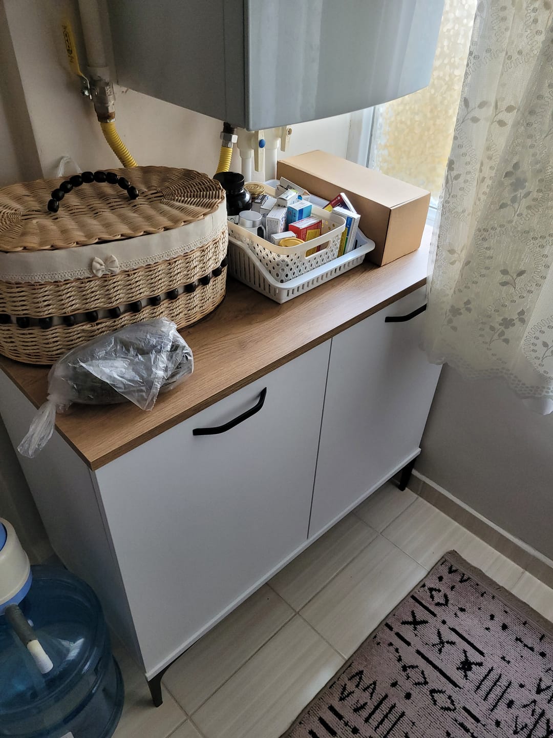 Customer photo review of Rani JE190 Kahve Köşesi Çok Amaçlı Dolap 2 Kapaklı Kiler Mutfak Dolabı Beyaz - Sepet Ceviz