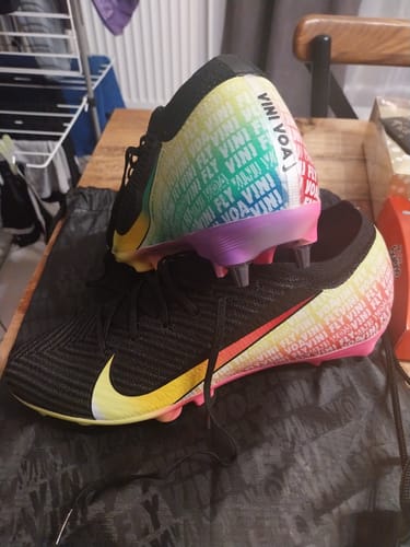 Customer photo review of Mercurial Vapor 16 SG x Vinicius Junior ViniFly - Noir/Orange-Vert