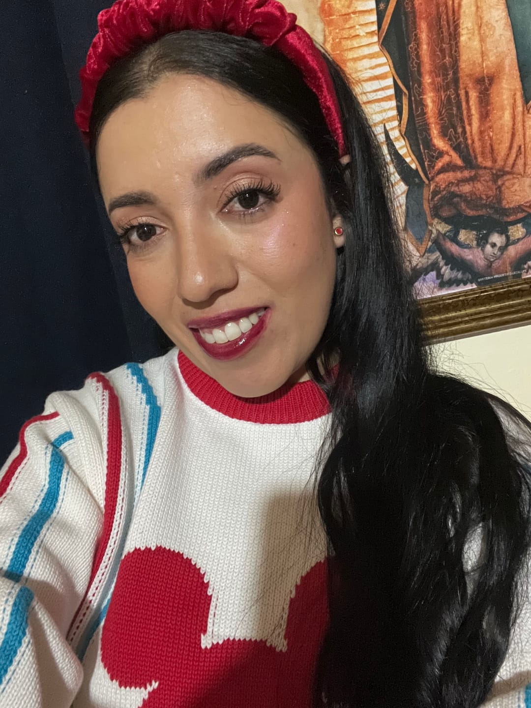 Customer photo review of Balaca - Rojo Velvet Flunchie