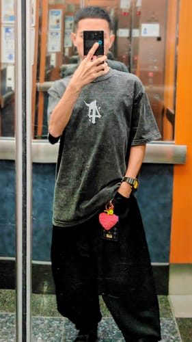 Customer photo review of BLCH ✦ Ulquiorra Fallen Wings Vintage Tee