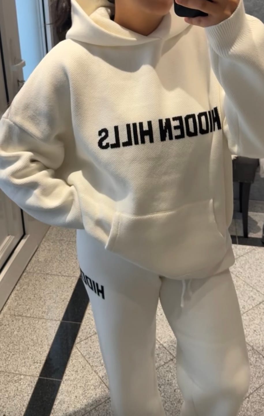Customer photo review of KNIT SWEATPANTS OFF WHITE