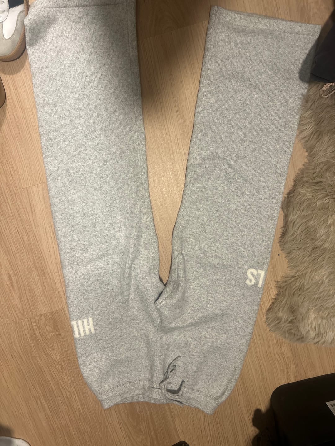 Customer photo review of KNIT SWEATPANTS LIGHT GREY