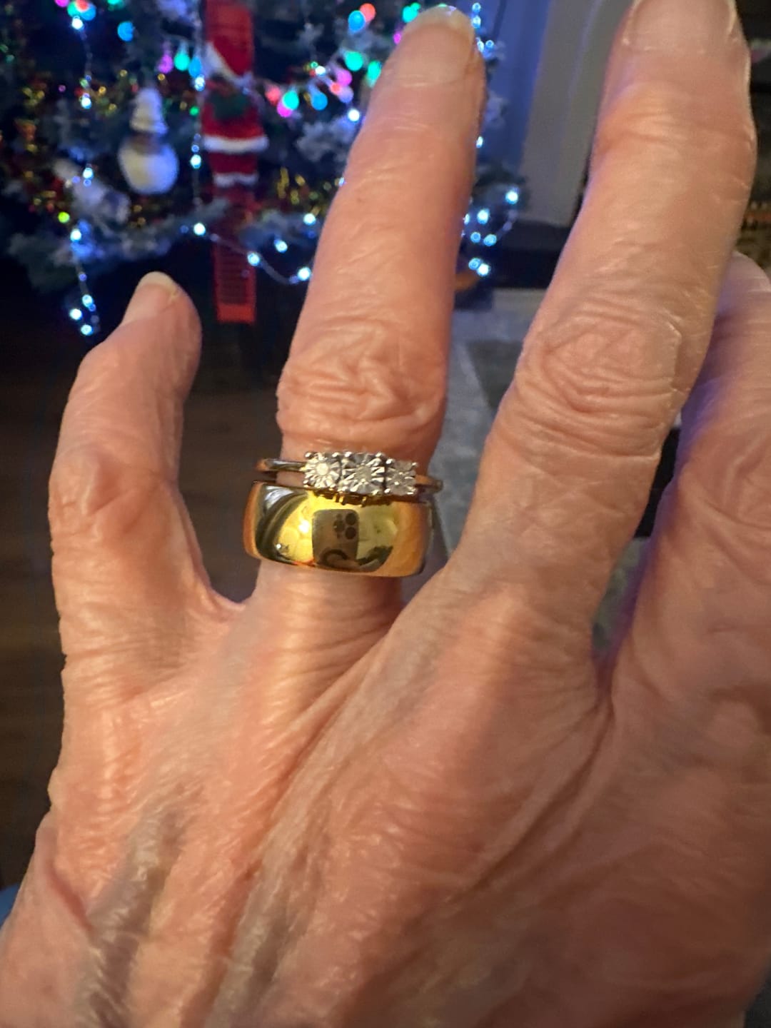Customer photo review of Gold 8mm Wonder Ring