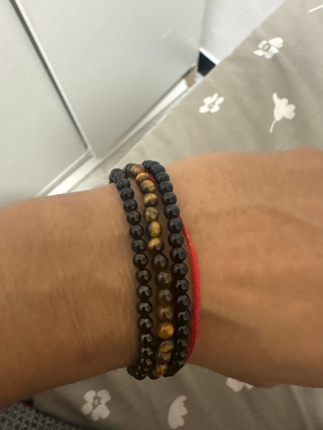 Customer photo review of Pulsera Ojo de tigre | 4mm | Protección - Transformación