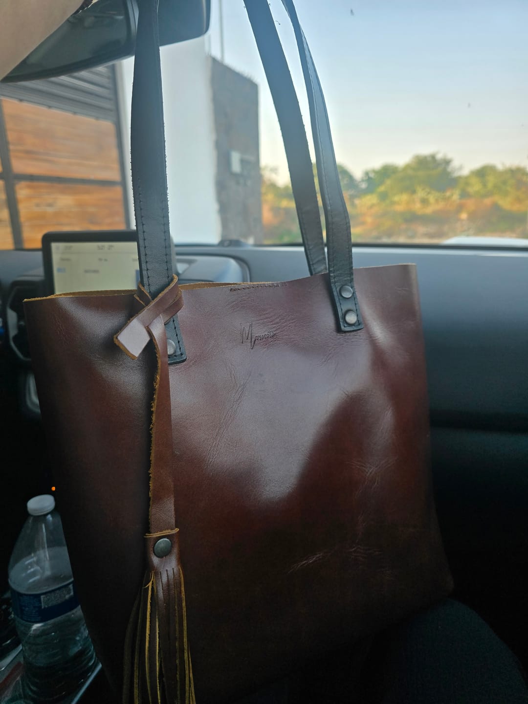 Customer photo review of Bolso Tote Cuero Praga Plus+ Pull Roble Doble Vista + 💄Cosmetiquera 👝 Gratis!!