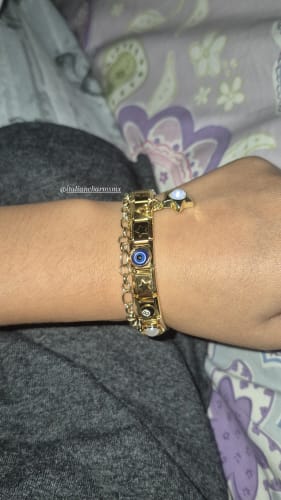 Customer photo review of Charm Edward y Bella