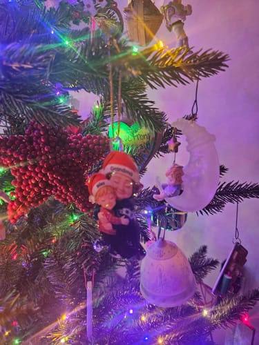 Customer photo review of Personalized Grandma Hugging Grandkids Ornament With 1-6 Names & Christmas Sweater Design | Heartfelt Gift For Grandparents Kids