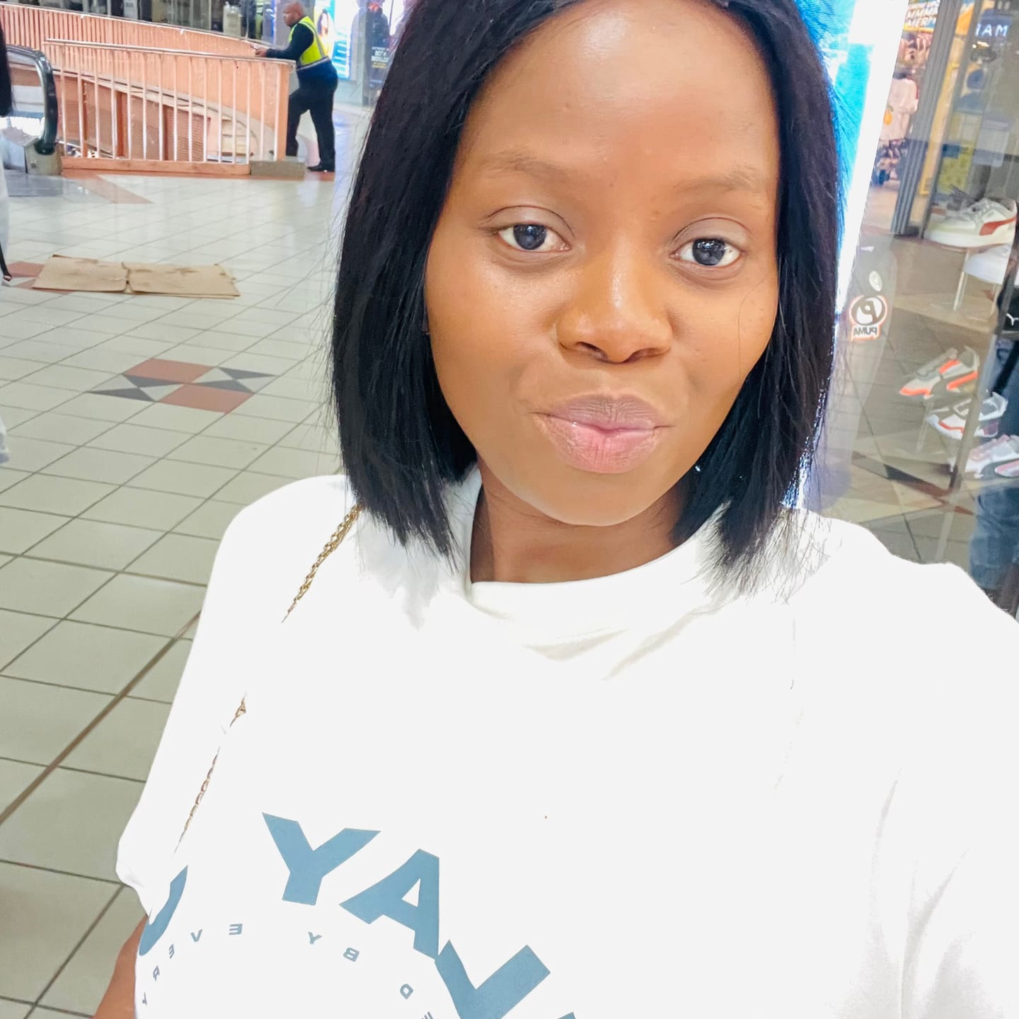 Customer photo review of Double Drawn Short Blunt Cut Glue-less 8 inch Bob Wig