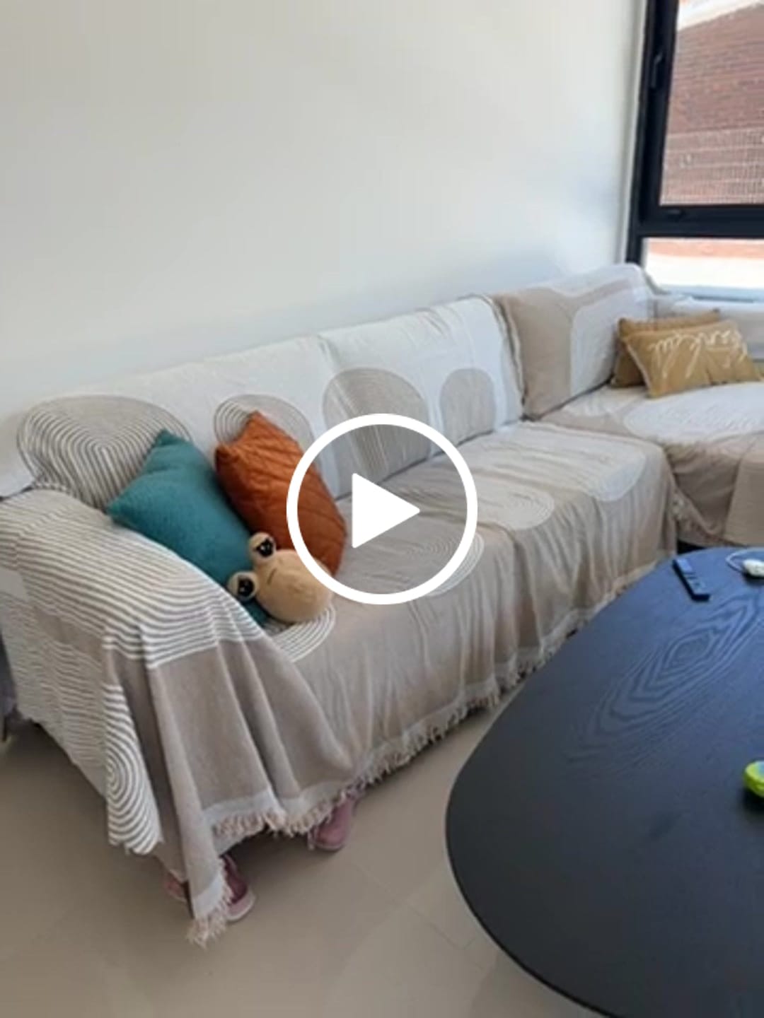 Customer video review of Manta Cubre Sofa de Chenilla Reversible