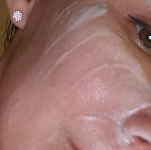 Customer photo review of Organiskās tējas koka putas taukainai ādai Aromatica Tea Tree Balancing Foaming Cleanser