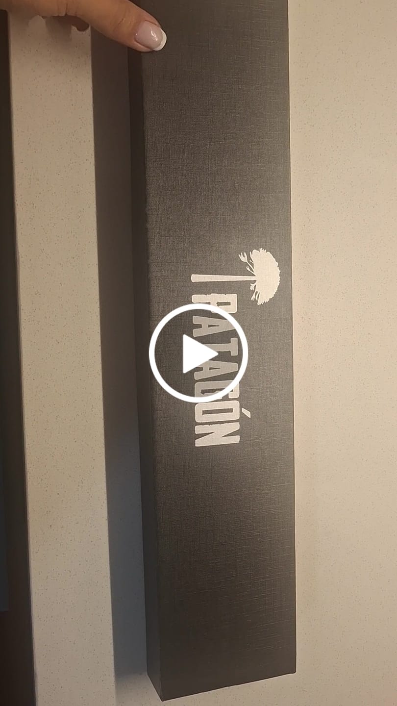 Customer video review of Cuchillo Kiritsuke "Cuchillo del Chef Japonés" 3 capas Palo Rosa 18 cm Martillado