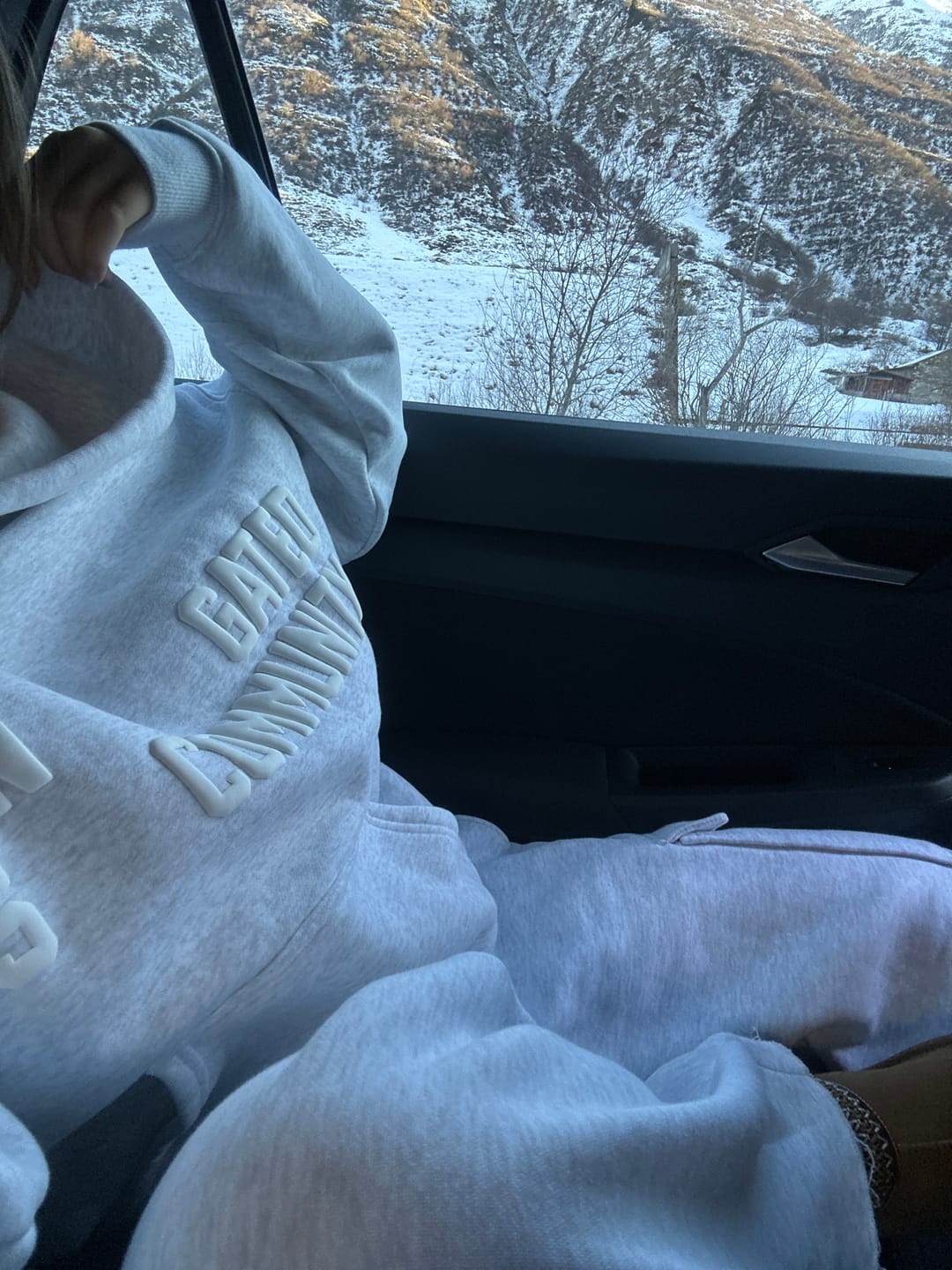 Customer photo review of GATED COMMUNITY HOODIE LIGHT GREY