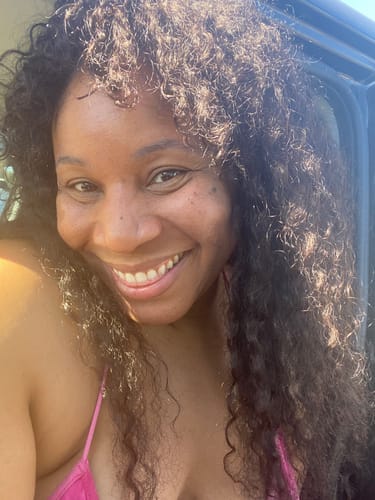 Customer photo review of CurlyMe Water Wave Hair Non Lace Wigs Full Machine Made Wigs With Bangs For Women