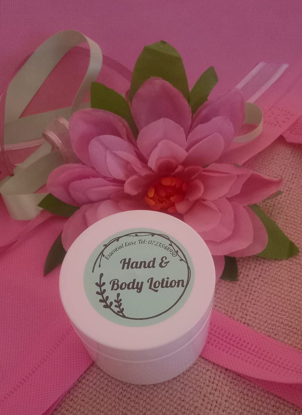 Customer photo review of 125 g Cosmetic Jar (65 mm neck) - White with White Lid